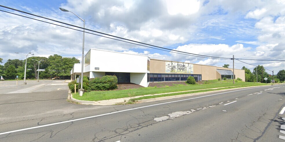 Primary Photo Of 3130 Solomons Island Rd, Edgewater Supermarket For Lease