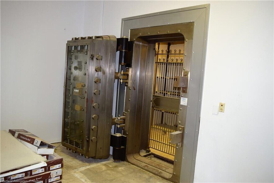 More Photos Of 2 W Main St, Avon Park Office Residential For Sale