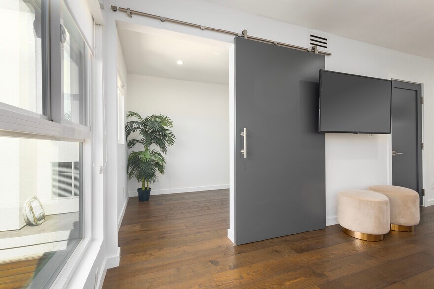 More Photos Of 1267 N Laurel Ave, West Hollywood Apartments For Sale