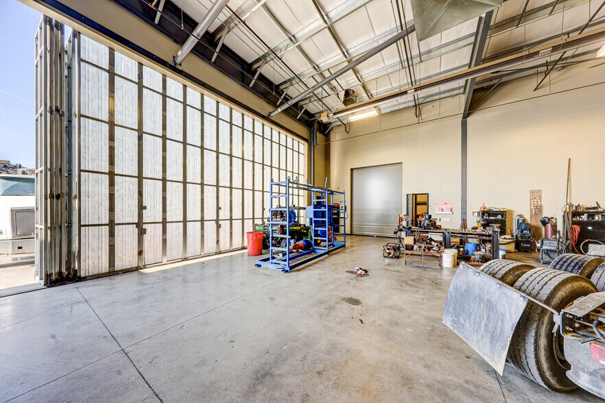 More Photos Of 19227 Flightpath Way, Bakersfield Industrial For Lease
