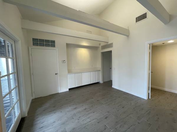 More Photos Of 1276 N Palm Canyon Dr, Palm Springs Medical For Lease
