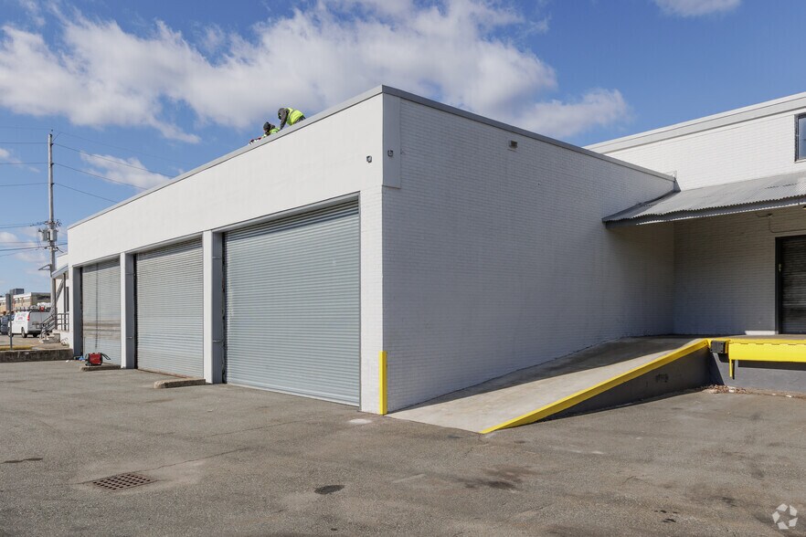 More Photos Of 500 Industrial Rd, Carlstadt Warehouse For Lease