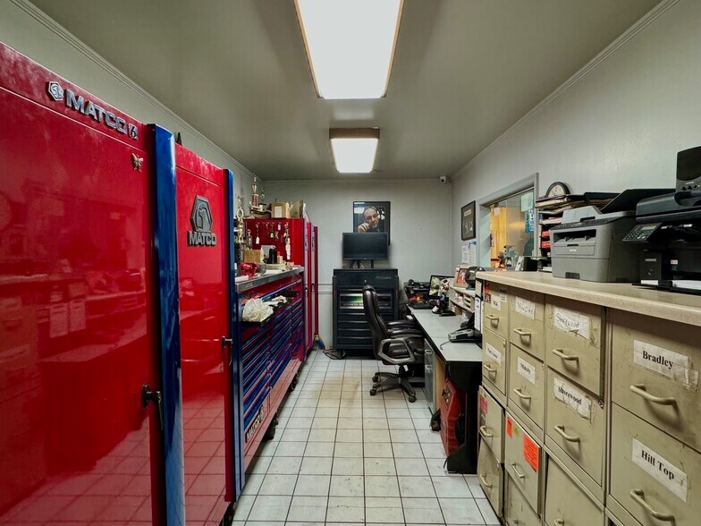 More Photos Of 3434 N Holton St, Milwaukee Auto Repair For Sale