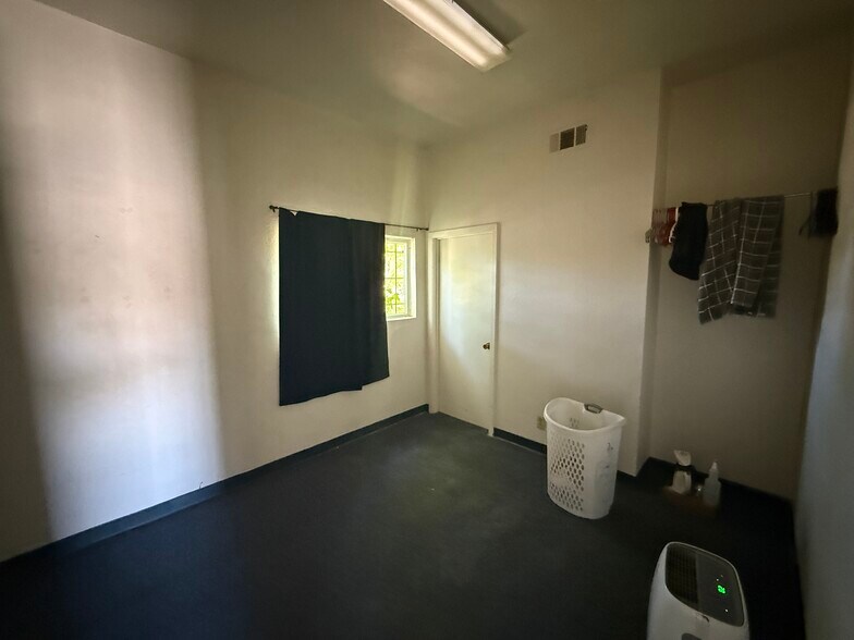 More Photos Of 2651 Henderson, Redding Warehouse For Sale