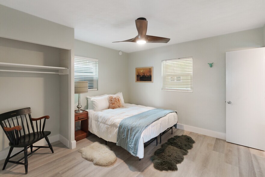 More Photos Of 974 Tennessee Ln, Sarasota Apartments For Sale