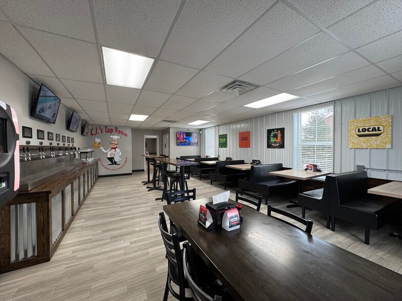 More Photos Of 18 N 4th St, Gosport Storefront Retail Office For Lease