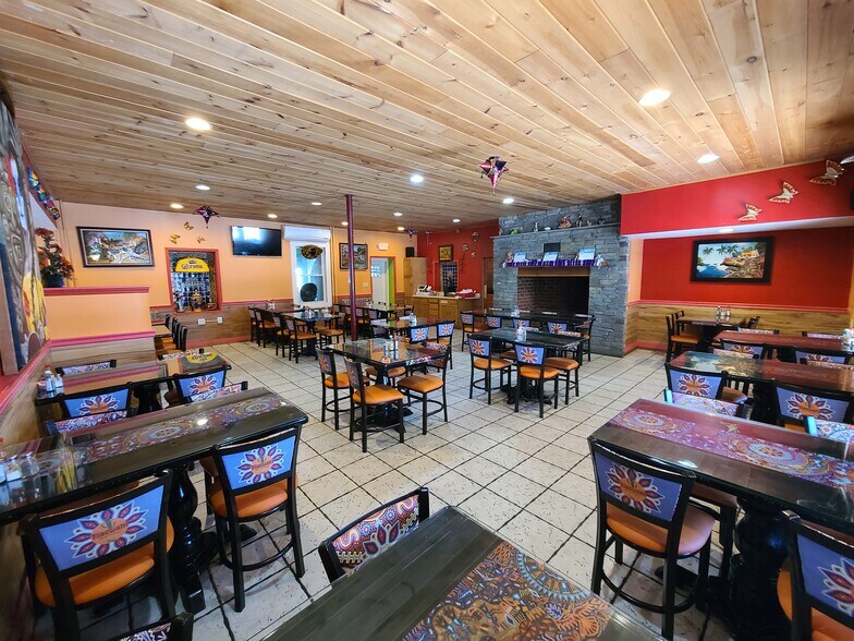 More Photos Of 5005 Kutztown Rd, Temple Storefront Retail Residential For Sale