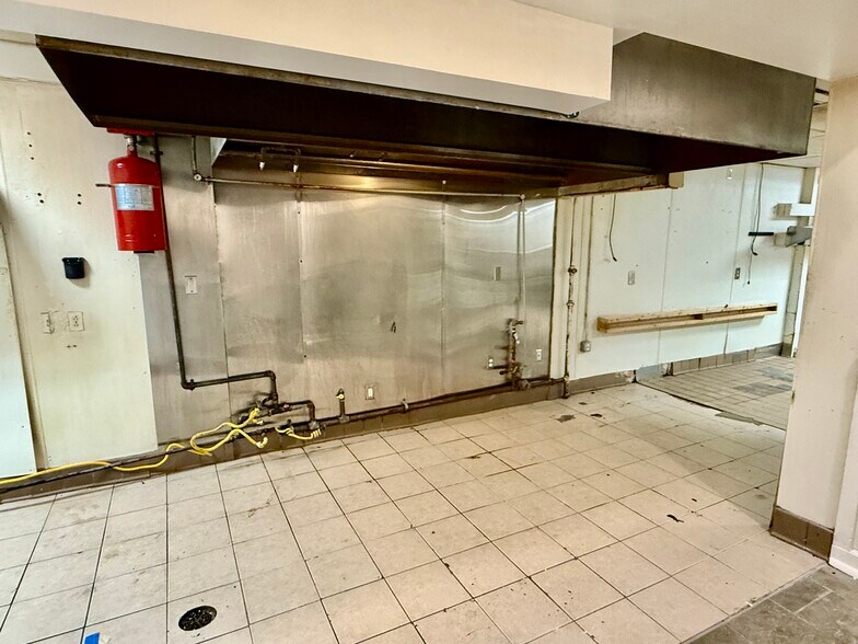 More Photos Of 1270 W Peachtree St NW, Atlanta Multifamily For Sale