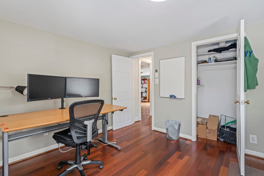 More Photos Of 4235 Chain Bridge Rd, Fairfax Office For Sale