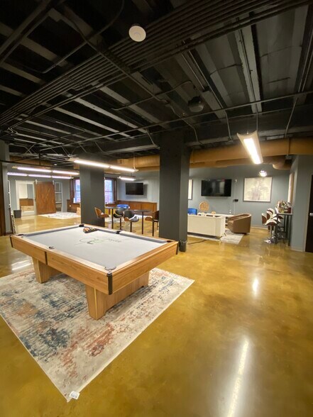 More Photos Of 118-122 E Main St, Louisville Office For Lease