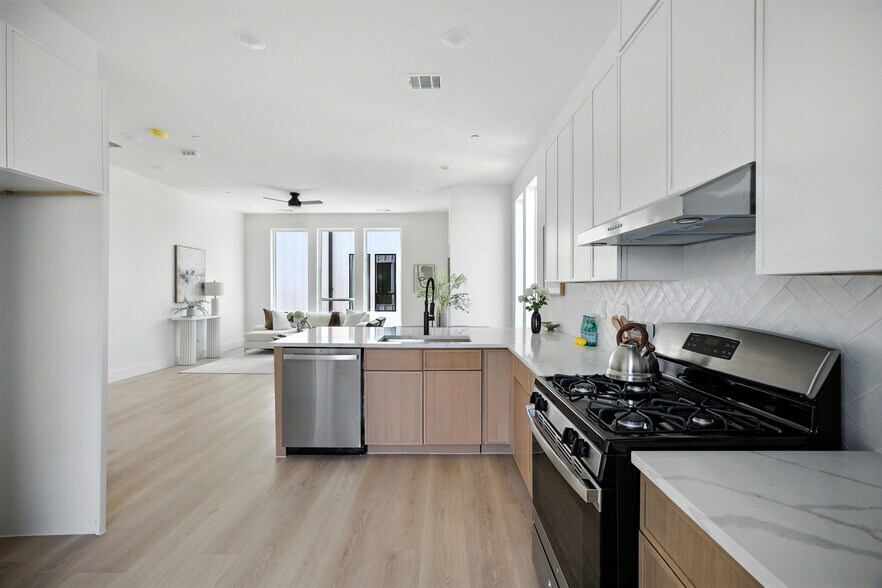 More Photos Of 312 N Lancaster Ave, Dallas Apartments For Sale