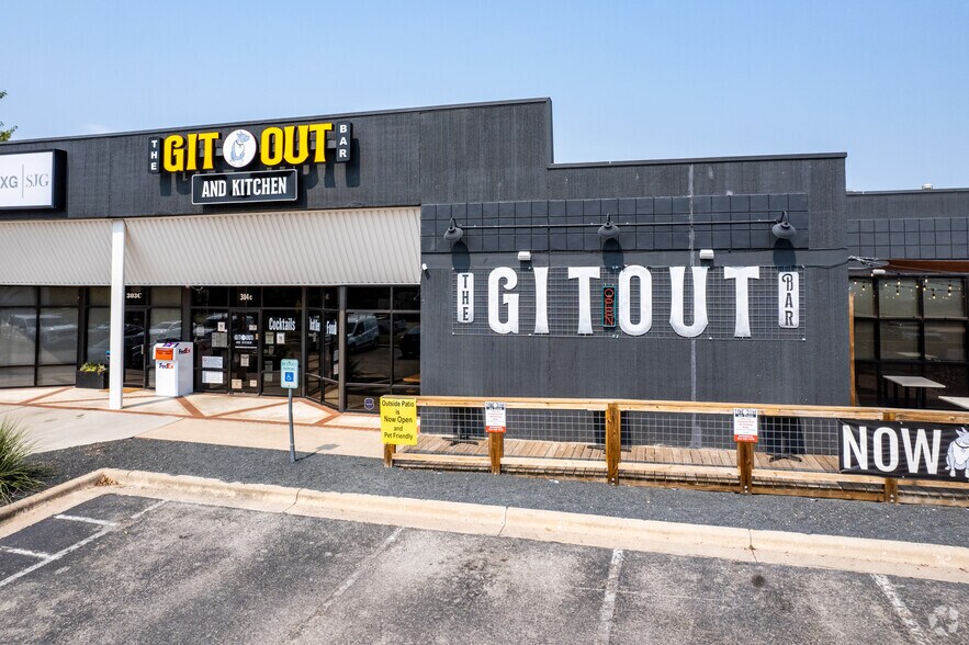 More Photos Of 4930 S Congress Ave, Austin Storefront For Lease