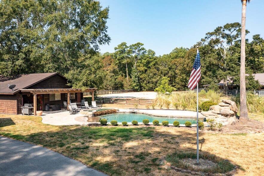 More Photos Of 16410 FM 1485 Rd, Conroe Veterinarian Kennel For Sale