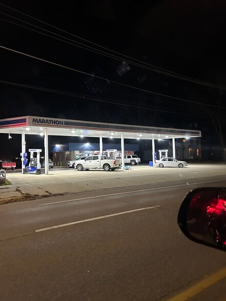 Primary Photo Of 817 N State St, Belvidere Convenience Store For Sale