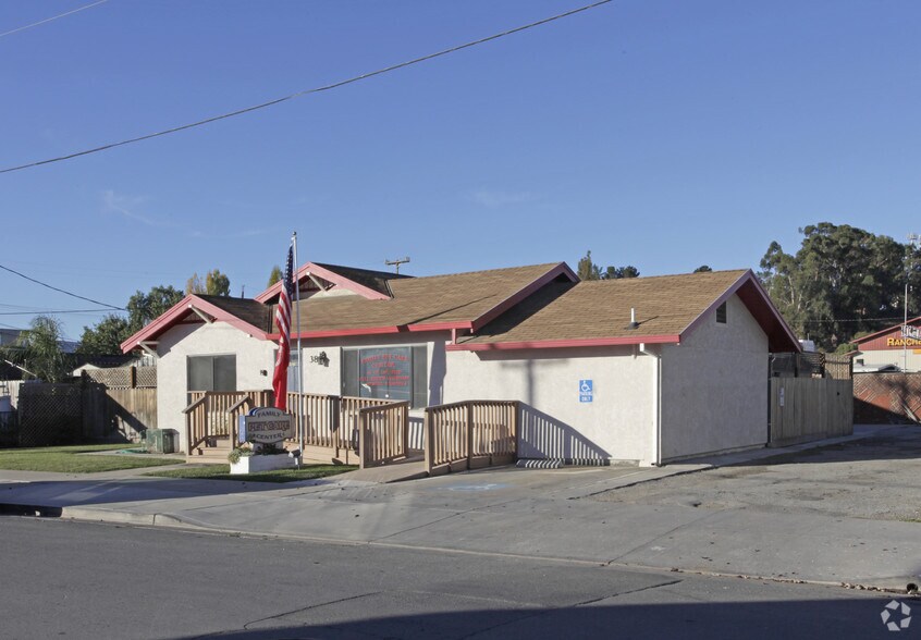 Primary Photo Of 38 East St, Hollister Medical For Sale