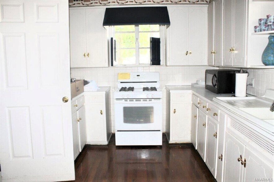 More Photos Of 2005 N Country Club Dr, Montgomery Schools For Sale