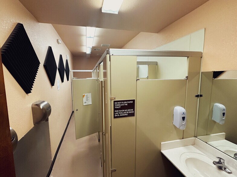 More Photos Of 140 N Cotton St, El Paso Warehouse For Lease