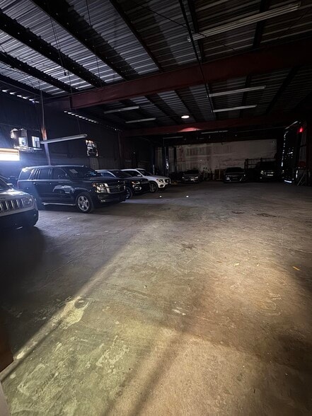 More Photos Of 6009 Bissonnet St, Houston General Retail For Lease