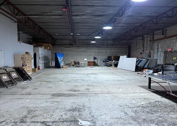 More Photos Of 100 Commerce Dr, Warwick Flex For Sale