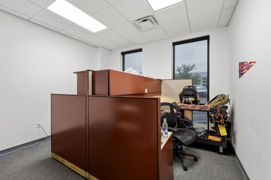 More Photos Of 2380 Fortune Dr, Lexington Light Manufacturing For Lease