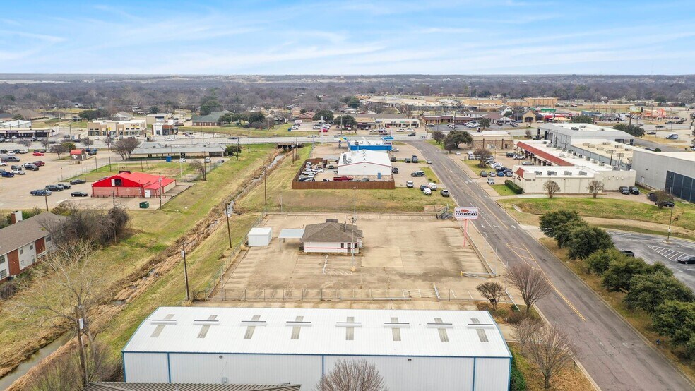 More Photos Of 240 Exchange St, Burleson Auto Dealership For Sale