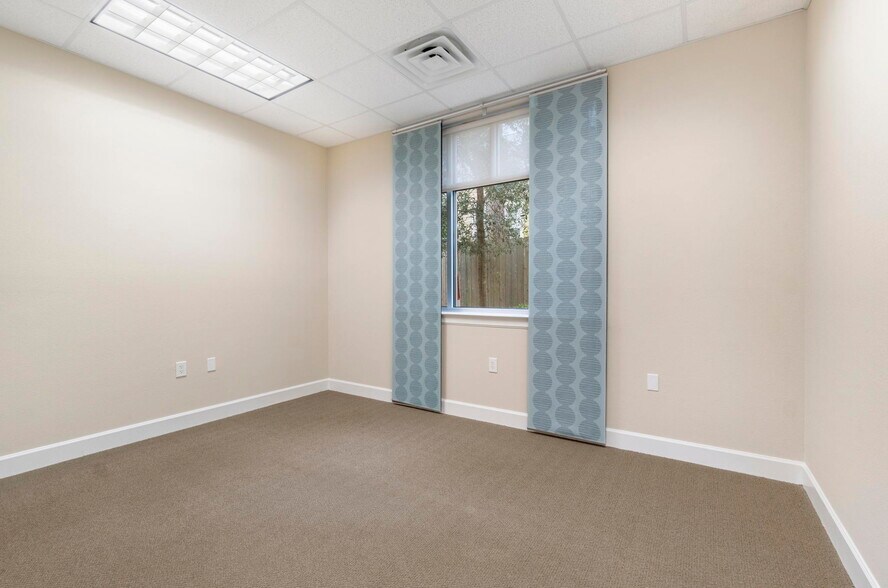 More Photos Of 2219 Sawdust Rd, The Woodlands Medical For Sale
