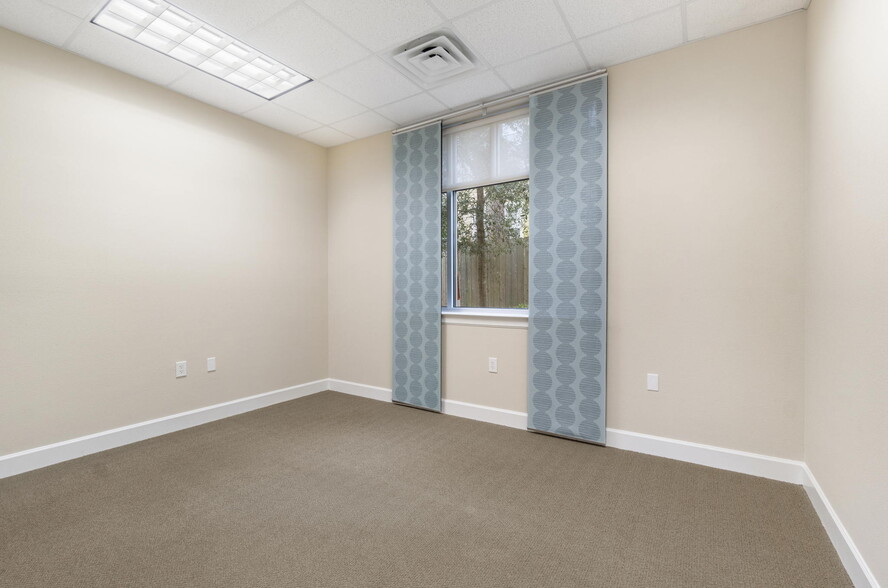 More Photos Of 2219 Sawdust Rd, The Woodlands Medical For Sale