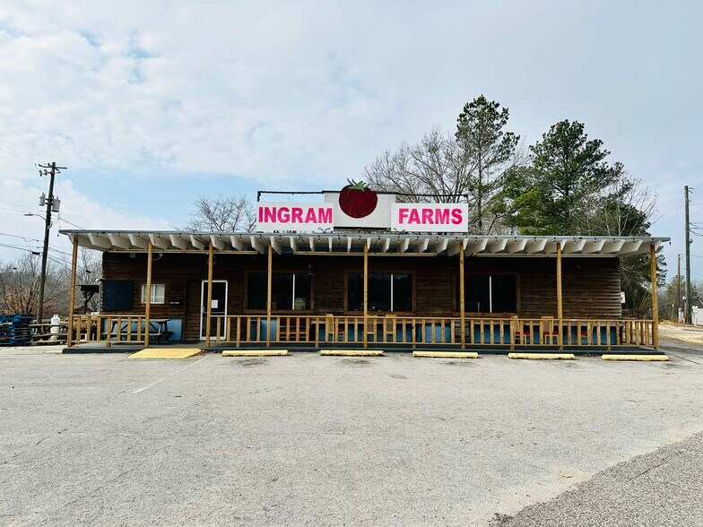 Primary Photo Of 4300 Highway 43 N, Northport Restaurant For Sale