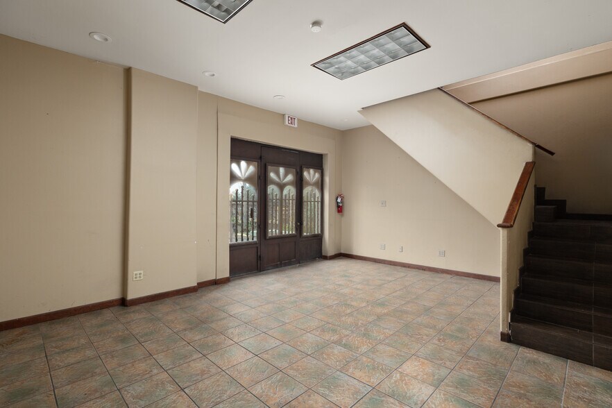 More Photos Of 101 N Val Verde Rd, Donna Warehouse For Sale