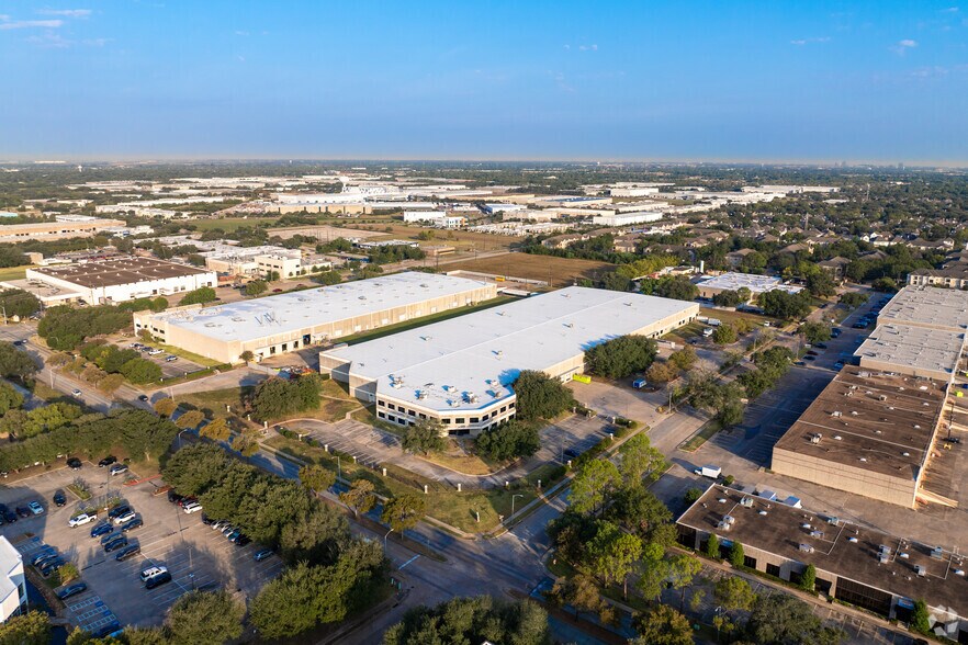 More Photos Of 10600 Corporate Dr, Stafford Warehouse For Lease