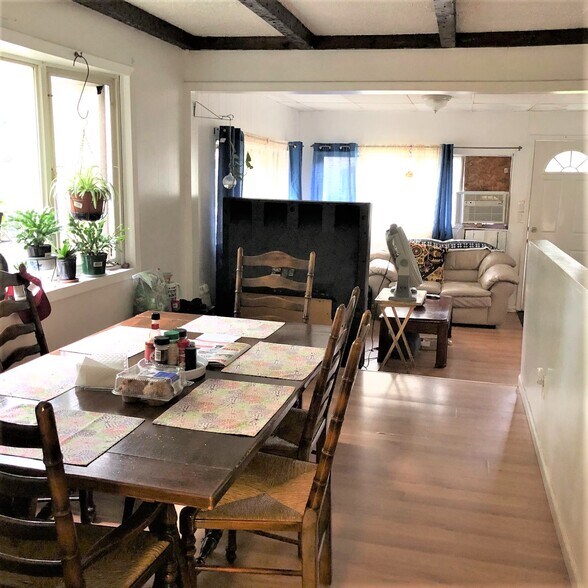 More Photos Of 111 Wyona Ave, Selden Specialty For Sale