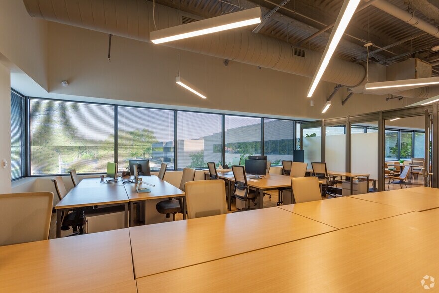 More Photos Of 600 Park Offices Dr, Durham Coworking Space
