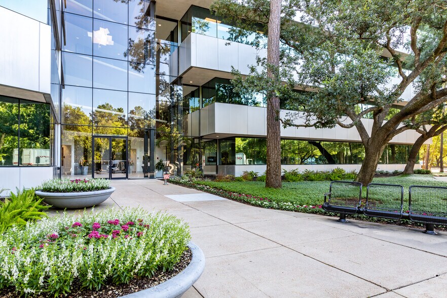 More Photos Of 1610 Woodstead Ct, The Woodlands Office For Lease