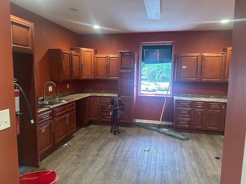 More Photos Of 2211 Windsor St, Chattanooga Service For Sale