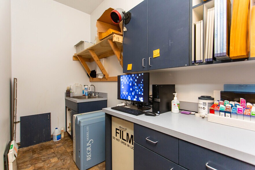 More Photos Of 1263 Bennett Ave, Burley Medical For Sale