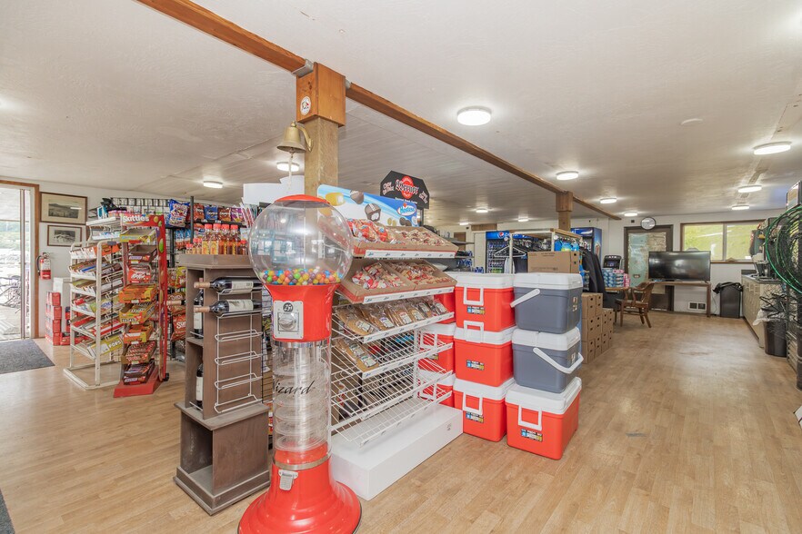 More Photos Of 444 Front St, Sekiu Hotel For Sale