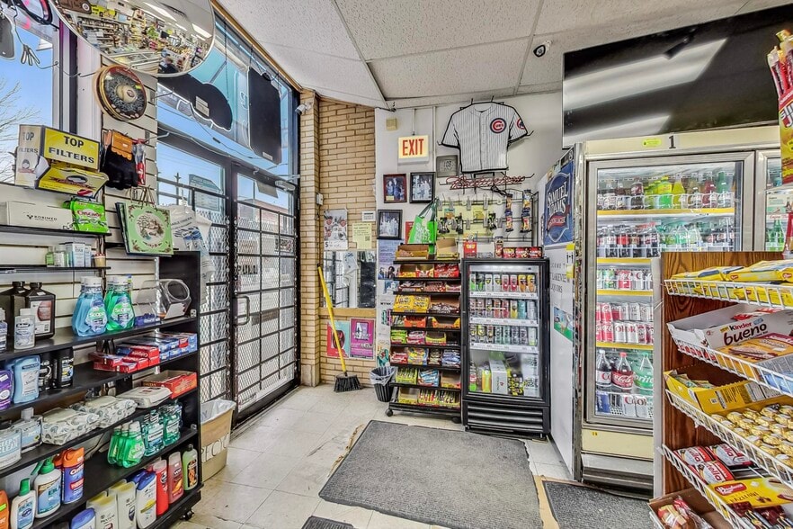 More Photos Of 3814 N Clark St, Chicago Storefront Retail Residential For Sale