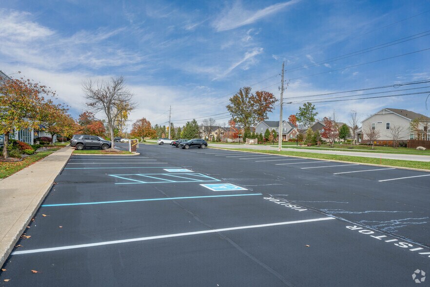 More Photos Of 10022 Lantern Rd, Fishers Flex For Sale