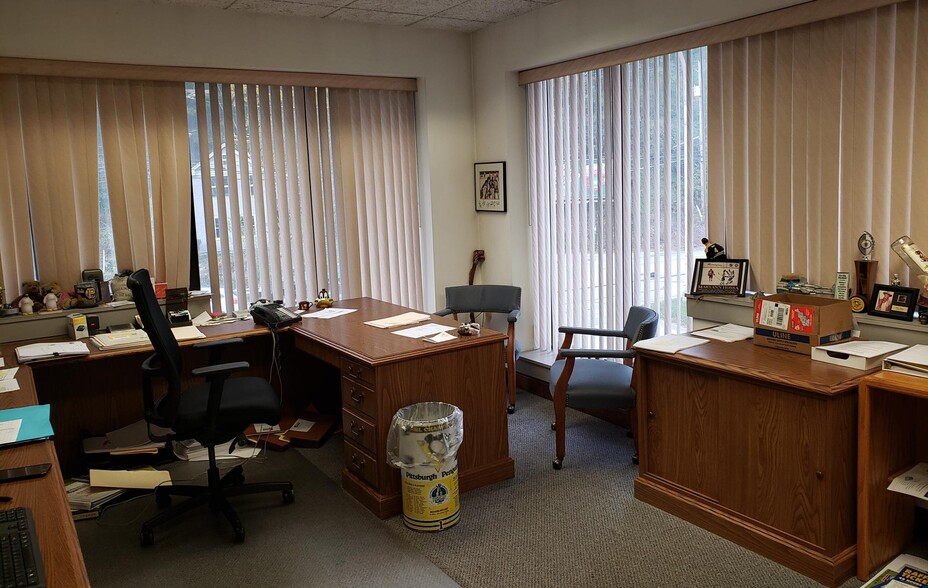 More Photos Of 2239 Banksville Rd, Pittsburgh Office For Lease