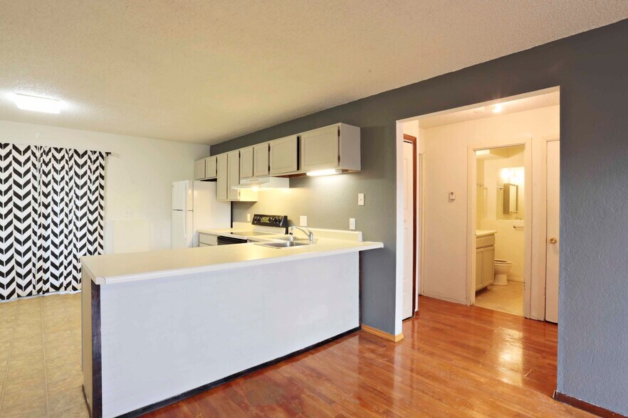 More Photos Of 935 Hathaway Dr, Colorado Springs Apartments For Sale