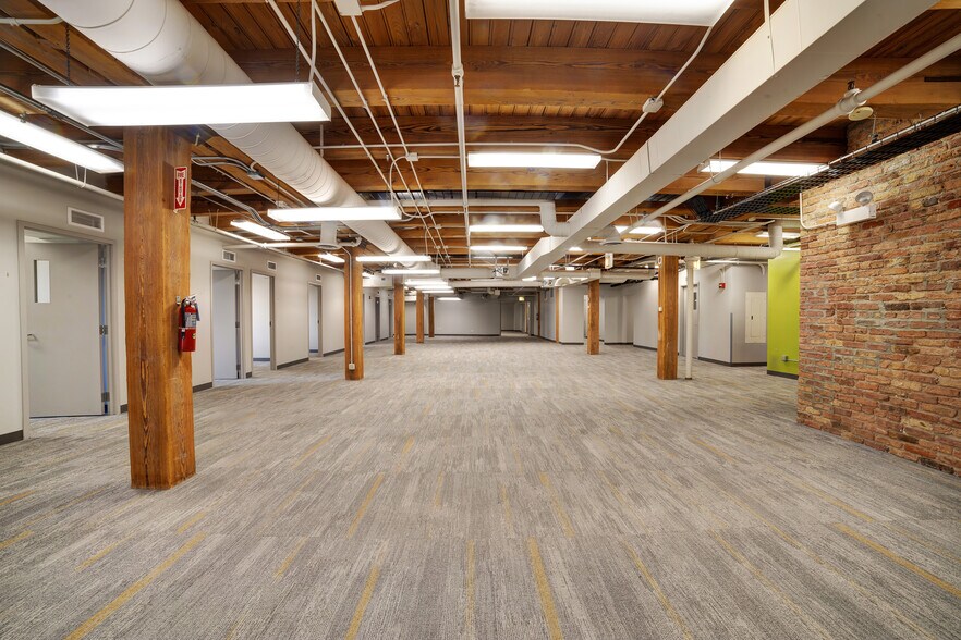 More Photos Of 560-566 W Lake St, Chicago Loft Creative Space For Lease
