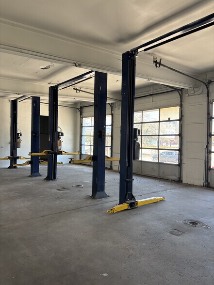 More Photos Of 208 W Tennessee St, Tallahassee Auto Repair For Lease