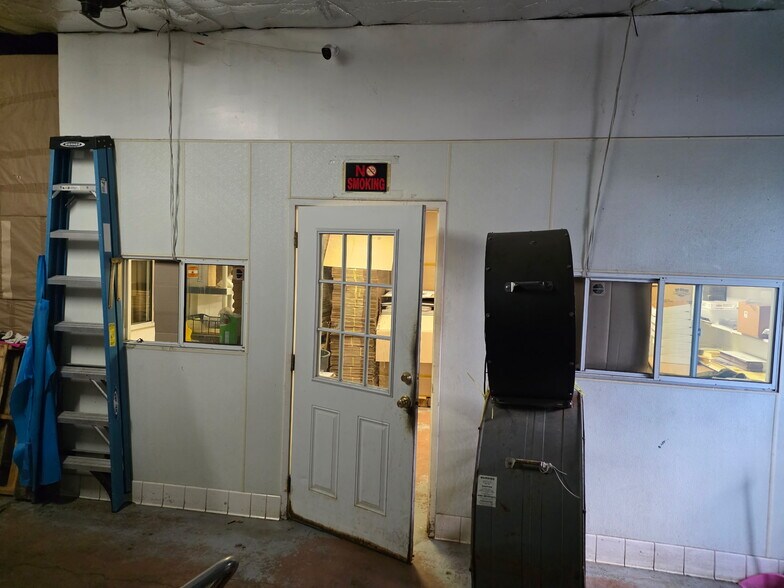 More Photos Of 534 Stanford, Los Angeles Warehouse For Sale