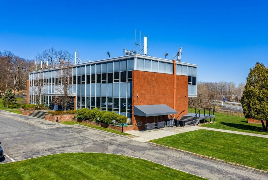 More Photos Of 70 Pleasant Hill Rd, New Windsor Township Office For Sale