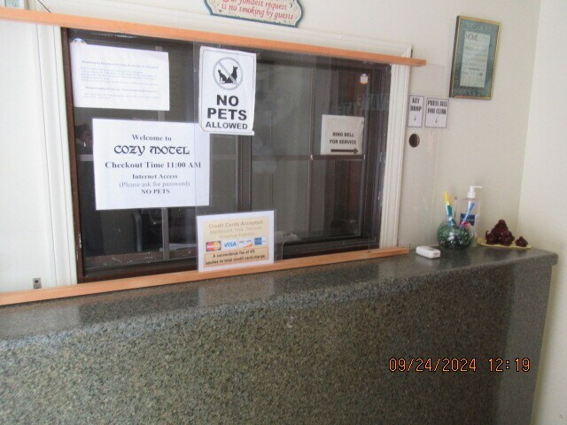 More Photos Of 424 Highway 65 Bus, Clinton Hotel For Sale
