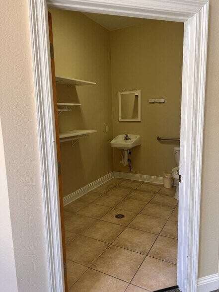 More Photos Of 4628 Summerdale Blvd, Pace Medical For Lease