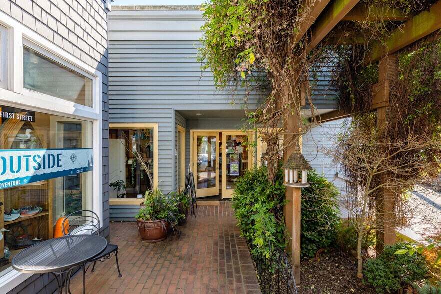 More Photos Of 101-107 S 1st St, La Conner Storefront For Sale