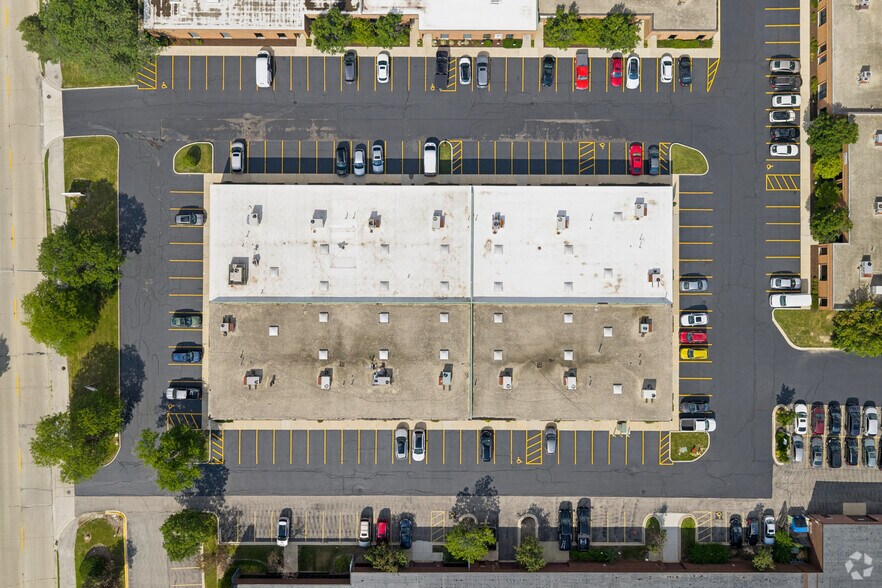 More Photos Of 1200-1258 Remington Rd, Schaumburg Light Distribution For Lease