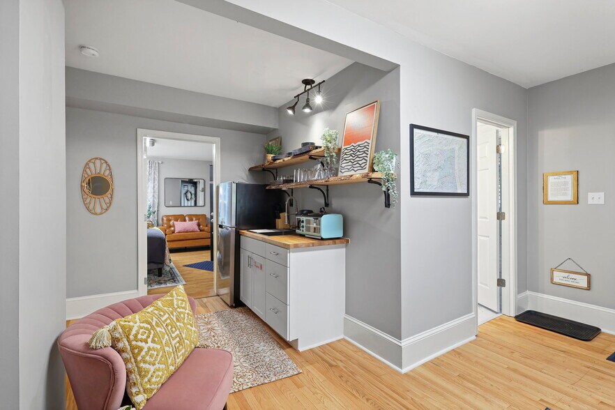 More Photos Of 100 S Railroad Ave, Damascus Apartments For Sale