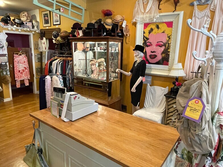 More Photos Of 84 Spring St, Eureka Springs Storefront Retail Residential For Sale